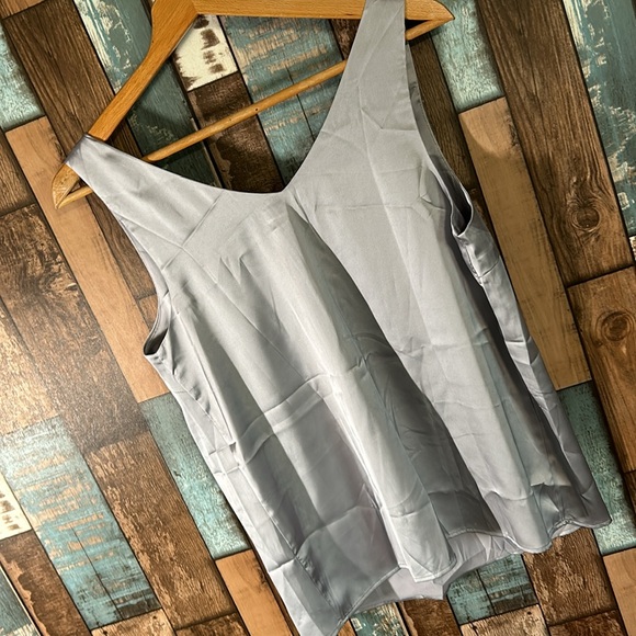 EKouaer Medium silver tank blouse - Picture 9 of 10